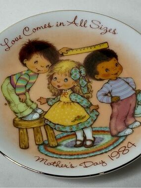 Avon 1984 Mother’s Day Plate “Love Comes in All Sizes” – Vintage Collectible 5"